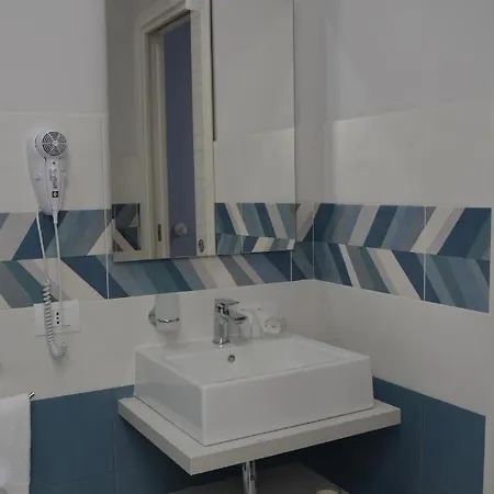 Bilateral 3* アヴォラ